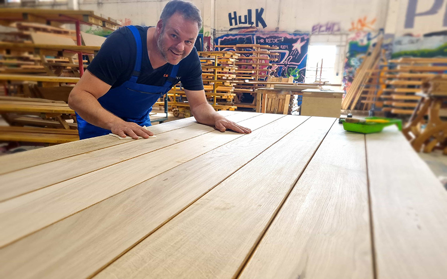 ueberdachte-gartenmoebel-aus-holz-002