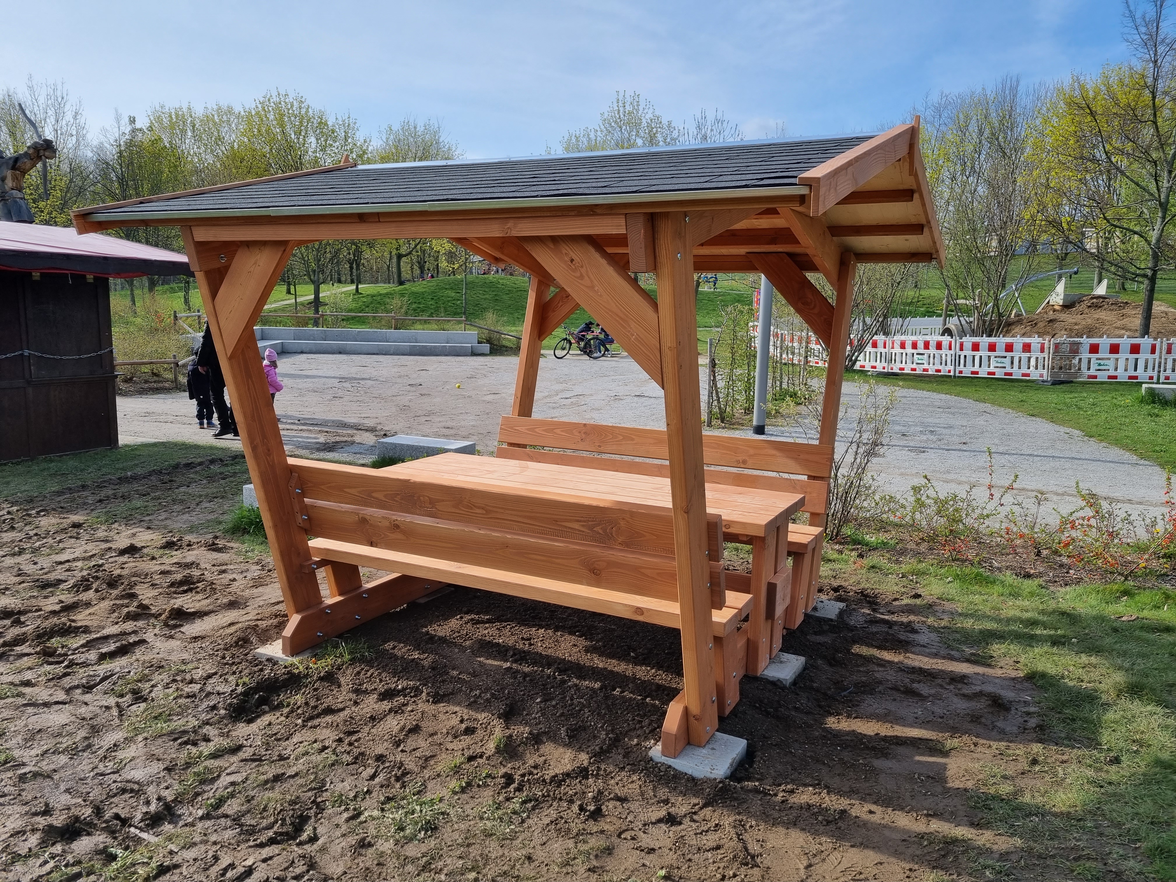 Überdachte Sitzgruppe Waldschänke Bausatz Klaus Douglasie